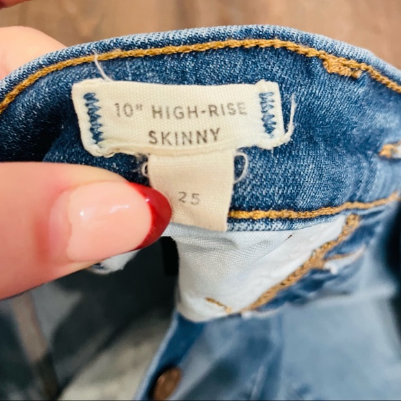 Madewell 10” High Rise Skinny Chewed Him Distressed Jean - Picture 6 of 7